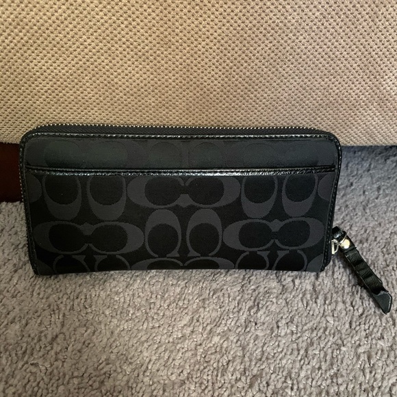 Authentic COACH Accordion Zip Wallet - Picture 5 of 10